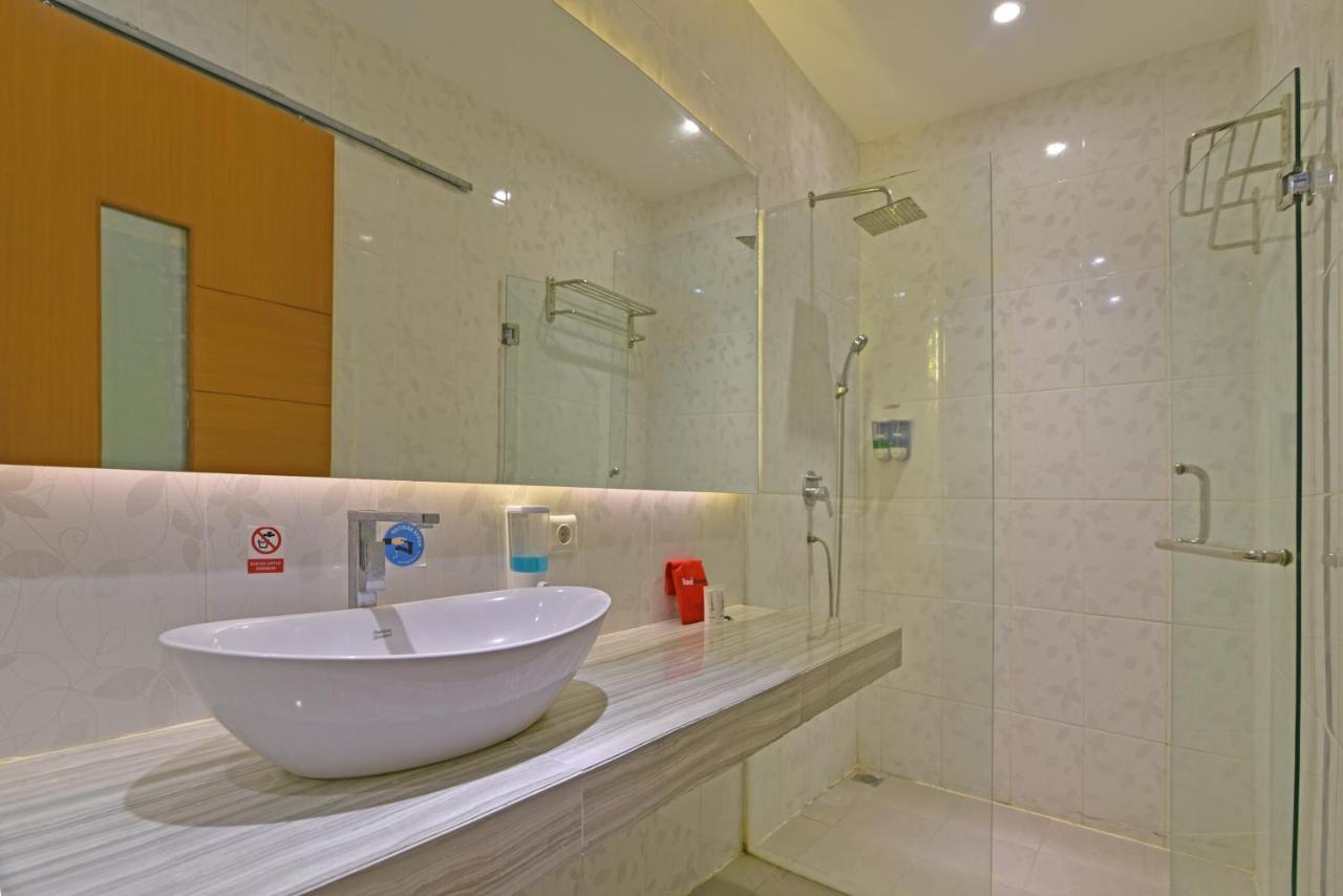Reddoorz Plus @ Mahendradatta Denpasar Exterior foto